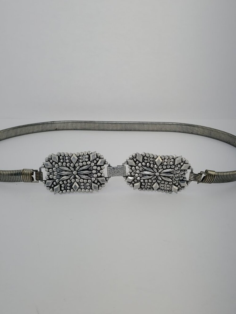 Vtg Silver Tone Skinny Serpentine Snake Coil Belt Disco Retro 80’s Size X-small